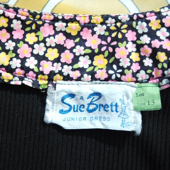 SALE! 1970s flower power dress Sue Brett, black knit top, quilted fabric skirt, - Picture 3 of 6